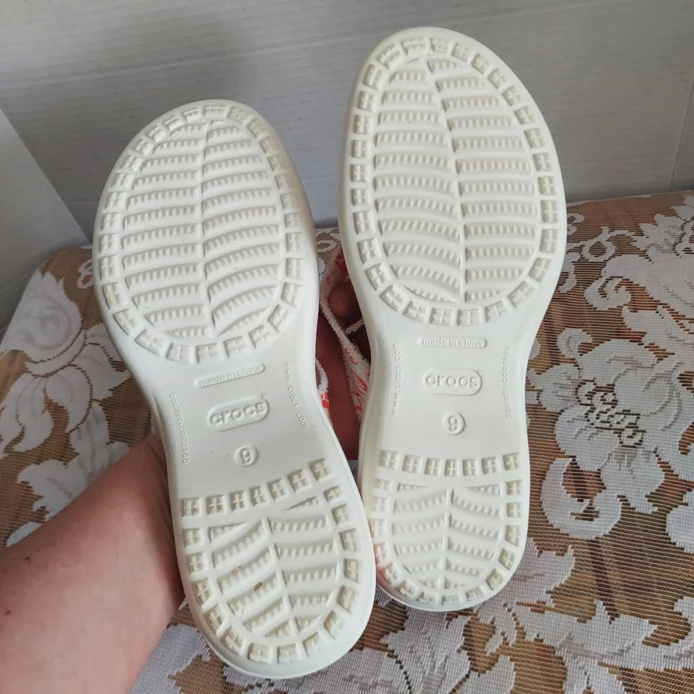 Crocs Womens Red White Patterned Canvas Strap Flip Flop Sandals Size 9